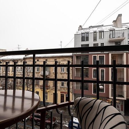Comfort Apartment Lviv Bagian luar foto