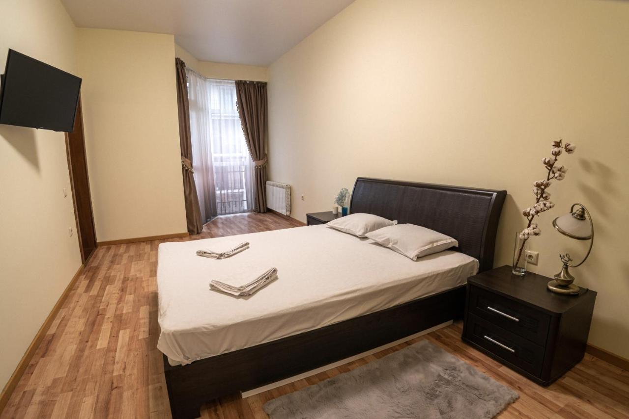 Comfort Apartment Lviv Bagian luar foto