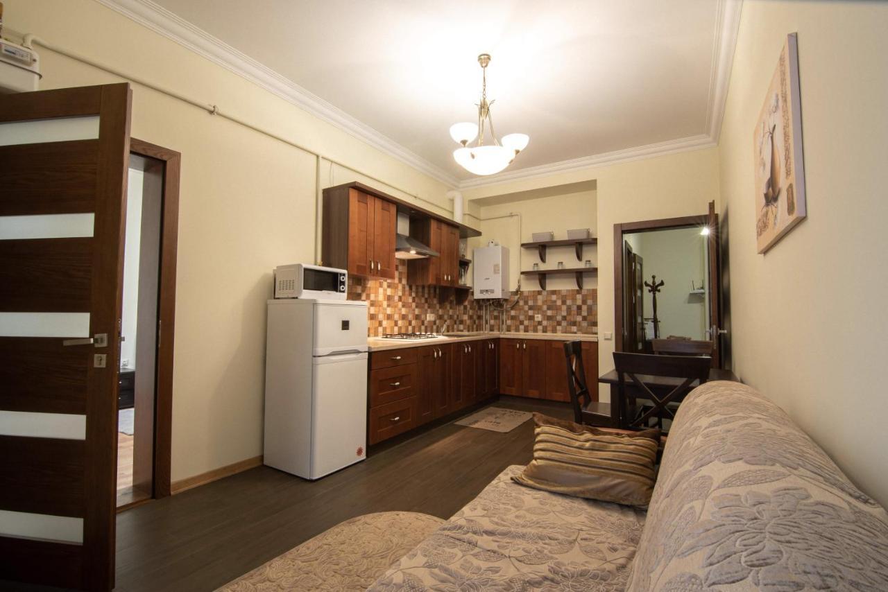 Comfort Apartment Lviv Bagian luar foto