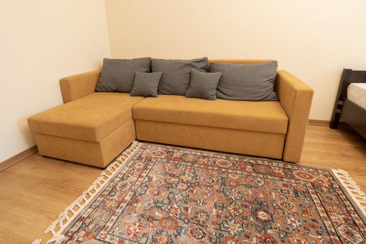 Comfort Apartment Lviv Bagian luar foto
