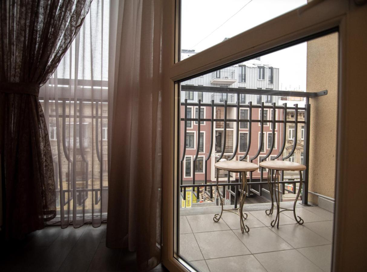 Comfort Apartment Lviv Bagian luar foto